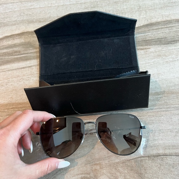 Tumi aviator sunglasses NWT - Picture 4 of 5